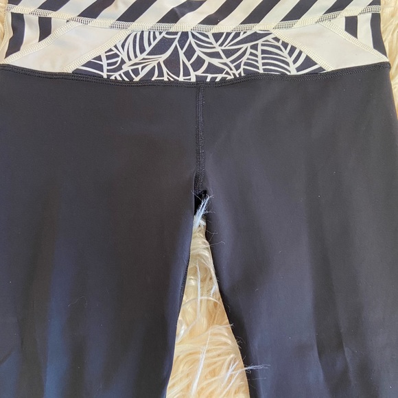 Lululemon Run: Inspire Crop II in Black / Pretty Palm Black Angel Wing Size 6 - Picture 7 of 8